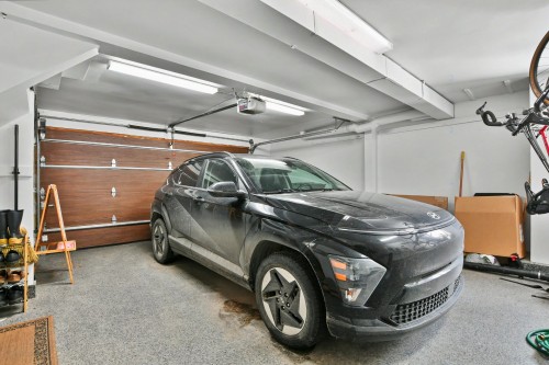 Garage - 43 Rue De Charny, Lorraine, QC - Indoor Photo Showing Garage