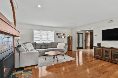 Living Room - 43 Rue De Charny, Lorraine, QC - Indoor Photo Showing Living Room
