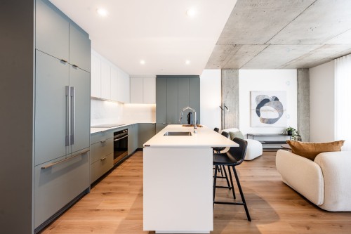 Cuisine - 204-2530 Ch. Du Canal, Chambly, QC - Indoor Photo Showing Kitchen With Upgraded Kitchen