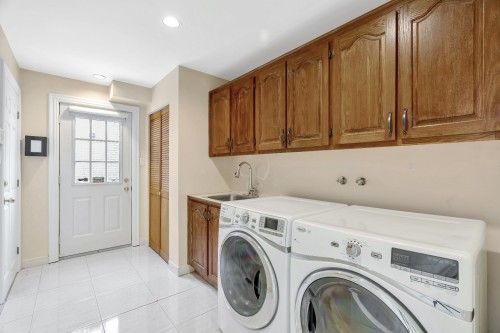Salle de lavage - 260 Alice-Carrière Street, Beaconsfield, QC - Indoor Photo Showing Laundry Room