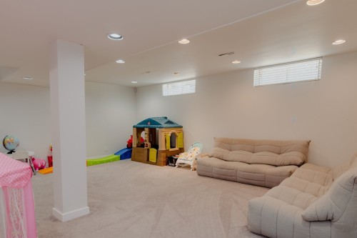 Salle de jeux - 30 Rue Mulberry, Dollard-Des-Ormeaux, QC - Indoor Photo Showing Basement