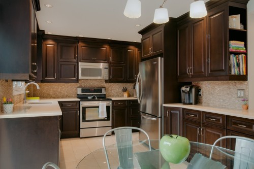 Cuisine - 30 Rue Mulberry, Dollard-Des-Ormeaux, QC - Indoor Photo Showing Kitchen With Upgraded Kitchen