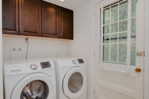 Salle de lavage - 30 Rue Mulberry, Dollard-Des-Ormeaux, QC - Indoor Photo Showing Laundry Room