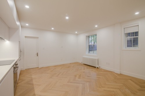 Salon - 4-266 Av. Lansdowne, Westmount, QC - Indoor