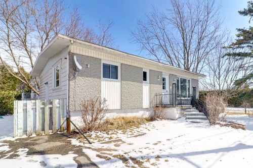 815 Rue Monty  Laval (Saint-François), QC H7A 2E2