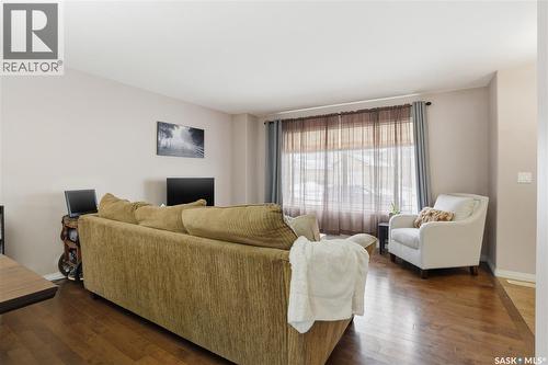 17 622 Lamarsh Road, Saskatoon, SK - Indoor Photo Showing Living Room