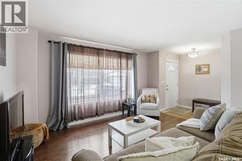 17 622 Lamarsh Road, Saskatoon, SK - Indoor Photo Showing Living Room