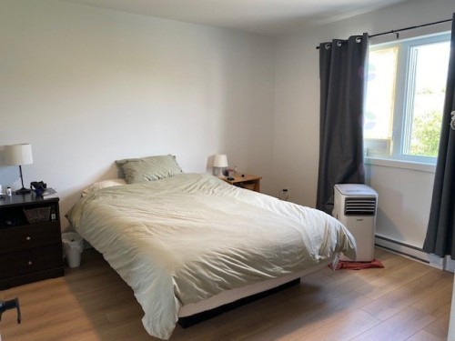 Master Bedroom - 302-472 Rue Lewis O., Waterloo, QC - Indoor Photo Showing Bedroom
