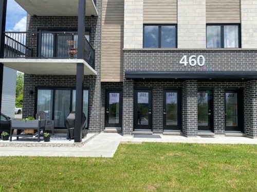 Front of Structure - 302-472 Rue Lewis O., Waterloo, QC - Outdoor