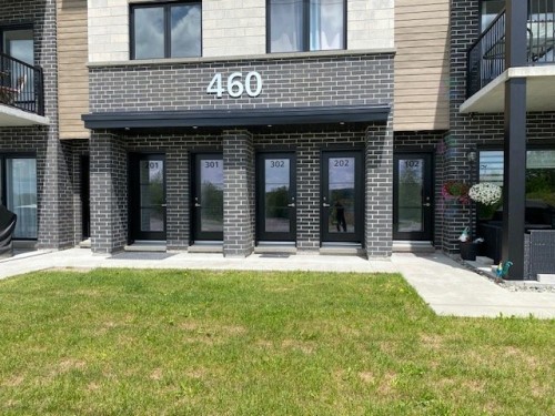 Front of Structure - 302-472 Rue Lewis O., Waterloo, QC - Outdoor