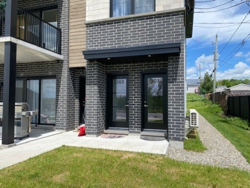 Front of Structure - 302-472 Rue Lewis O., Waterloo, QC - Outdoor