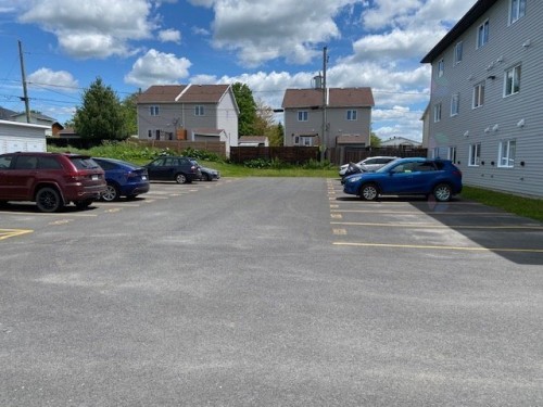 Parking - 302-472 Rue Lewis O., Waterloo, QC - Outdoor