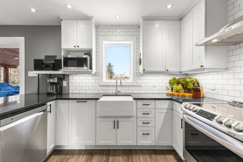 Kitchen - 306 Rue Ganivet, Rigaud, QC - Indoor Photo Showing Kitchen With Upgraded Kitchen
