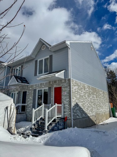 6571 Rue du Gigondas  Québec (La Haute-Saint-Charles), QC G3E 1T5