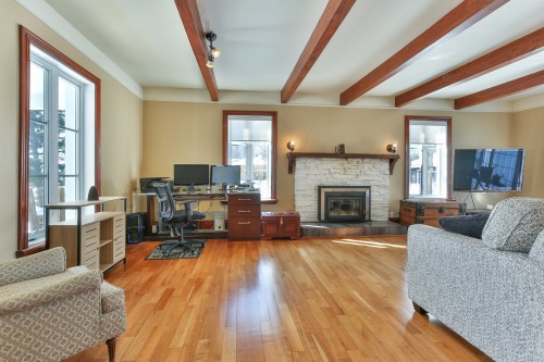 Salon - 203 Route 221 S., Lacolle, QC - Indoor Photo Showing Living Room With Fireplace