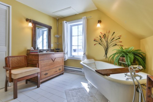 Salle de bains - 203 Route 221 S., Lacolle, QC - Indoor Photo Showing Bathroom