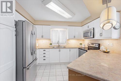 263 Mcclellan Way, Aurora, ON - Indoor Photo Showing Kitchen With Stainless Steel Kitchen With Double Sink