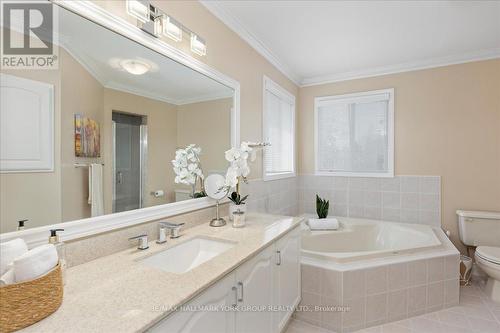 263 Mcclellan Way, Aurora, ON - Indoor Photo Showing Bathroom