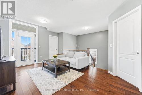 3356 Hiscott Avenue, Burlington, ON - Indoor Photo Showing Living Room