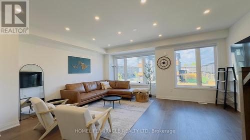 9 Briar Court, Halton Hills, ON - Indoor Photo Showing Living Room