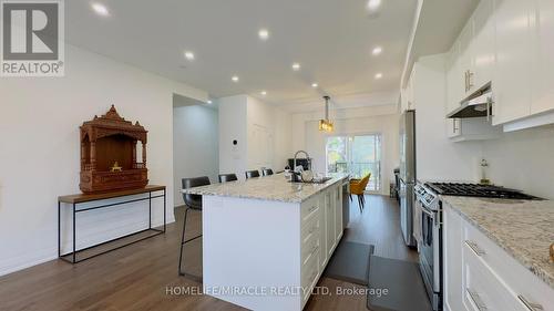 9 Briar Court, Halton Hills, ON - Indoor Photo Showing Kitchen With Upgraded Kitchen