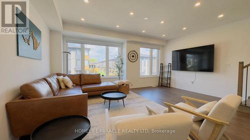 9 Briar Court, Halton Hills, ON - Indoor Photo Showing Living Room