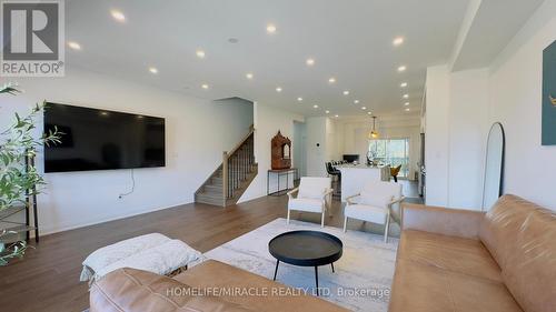 9 Briar Court, Halton Hills, ON - Indoor Photo Showing Living Room