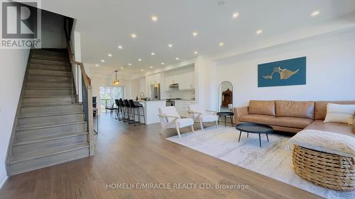 9 Briar Court, Halton Hills, ON - Indoor Photo Showing Living Room