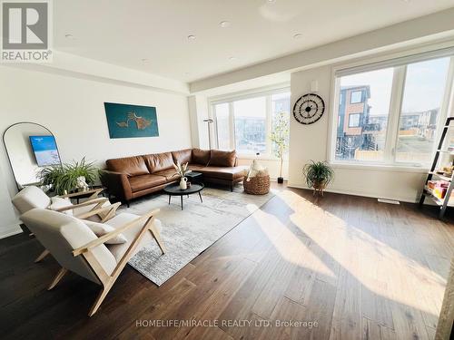 9 Briar Court, Halton Hills, ON - Indoor Photo Showing Living Room