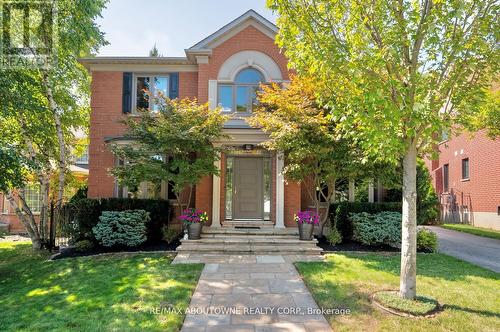 11 MORRISON CREEK CRESCENT  Oakville, ON L6H 4C3