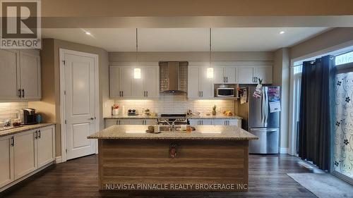 3074 Turner Crescent, London South (South U), ON - Indoor Photo Showing Kitchen With Upgraded Kitchen