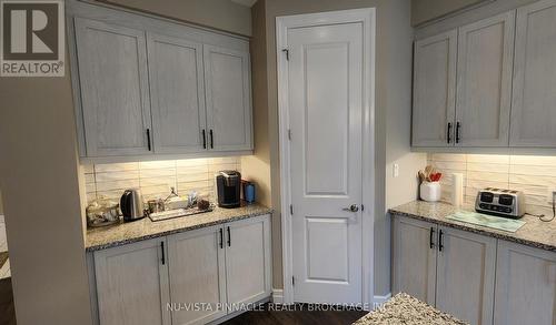 3074 Turner Crescent, London South (South U), ON - Indoor Photo Showing Kitchen