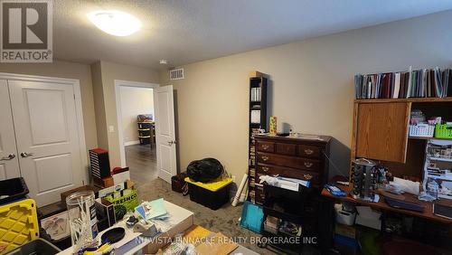 3074 Turner Crescent, London South (South U), ON - Indoor