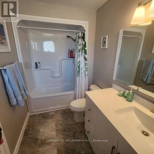 4 Marchmount Crescent, Brampton, ON - Indoor Photo Showing Bathroom