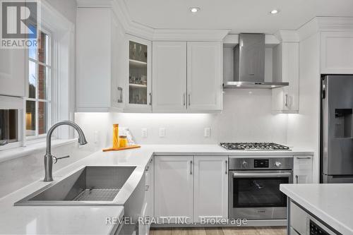 2255 Mohawk Trail, Milton, ON - Indoor Photo Showing Kitchen