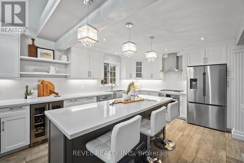 2255 Mohawk Trail, Milton, ON - Indoor Photo Showing Kitchen With Upgraded Kitchen