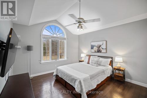 2255 Mohawk Trail, Milton, ON - Indoor Photo Showing Bedroom