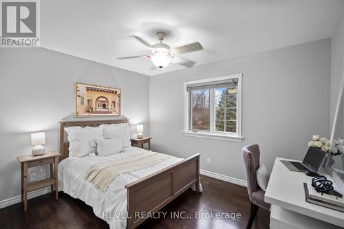 2255 Mohawk Trail, Milton, ON - Indoor Photo Showing Bedroom