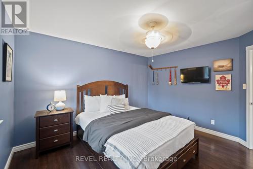 2255 Mohawk Trail, Milton, ON - Indoor Photo Showing Bedroom