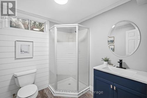 2255 Mohawk Trail, Milton, ON - Indoor Photo Showing Bathroom