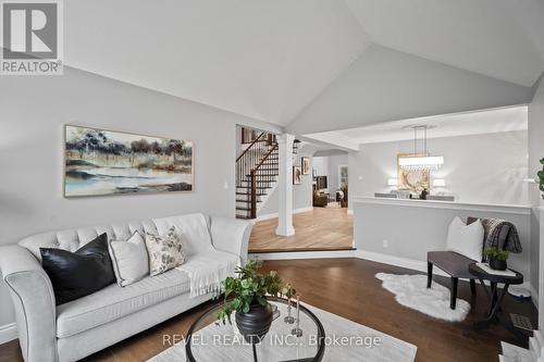 2255 Mohawk Trail, Milton, ON - Indoor Photo Showing Living Room