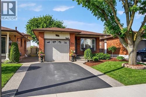 30 BASIN Crescent  Hamilton, ON L8T 4W8