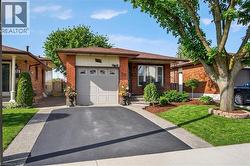 30 BASIN Crescent  Hamilton, ON L8T 4W8