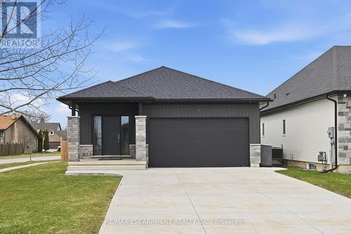 4 HARVARD COURT  Welland, ON L3B 6E7