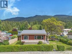 1610 EASTMAN Avenue Riondel, BC V0B 2B0