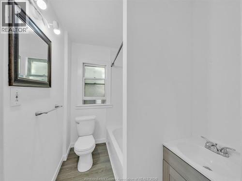 1453 Marentette, Windsor, ON - Indoor Photo Showing Bathroom