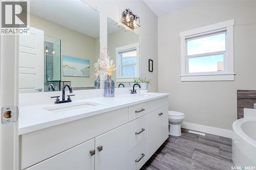 809 Weir Crescent, Warman, SK - Indoor Photo Showing Bathroom