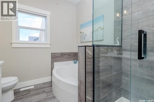 809 Weir Crescent, Warman, SK - Indoor Photo Showing Bathroom