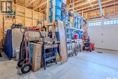 809 Weir Crescent, Warman, SK - Indoor Photo Showing Garage