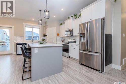 809 Weir Crescent, Warman, SK - Indoor Photo Showing Kitchen With Stainless Steel Kitchen With Upgraded Kitchen